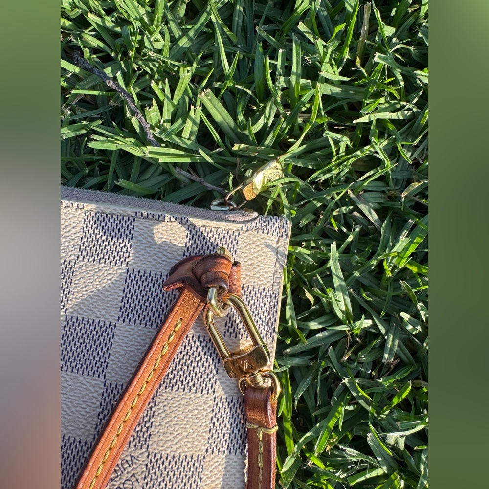 Louis Vuitton Damier Azur Neverfull Pouchette - Picture 4 of 11